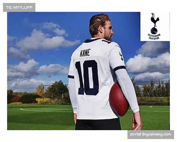 “花絮:凯恩场边为小球迷签名,赛后球衣赠予残疾儿童” “花絮:凯恩场边为小球迷签名,赛后球衣赠予残疾儿童”