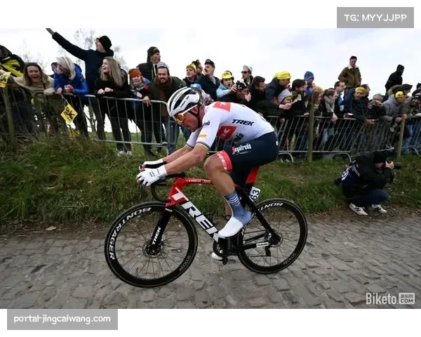 MVDP强势卫冕!范德普尔赢下穿越弗兰德斯赛 MVDP强势卫冕!范德普尔赢下穿越弗兰德斯赛