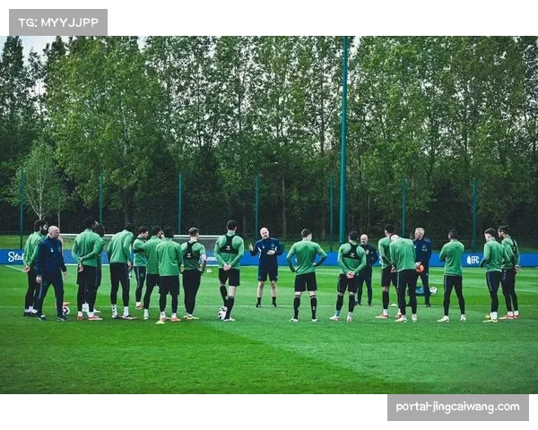 全场比赛结束,卢顿2-2绝平埃弗顿,双方各取一分 全场比赛结束,卢顿2-2绝平埃弗顿,双方各取一分